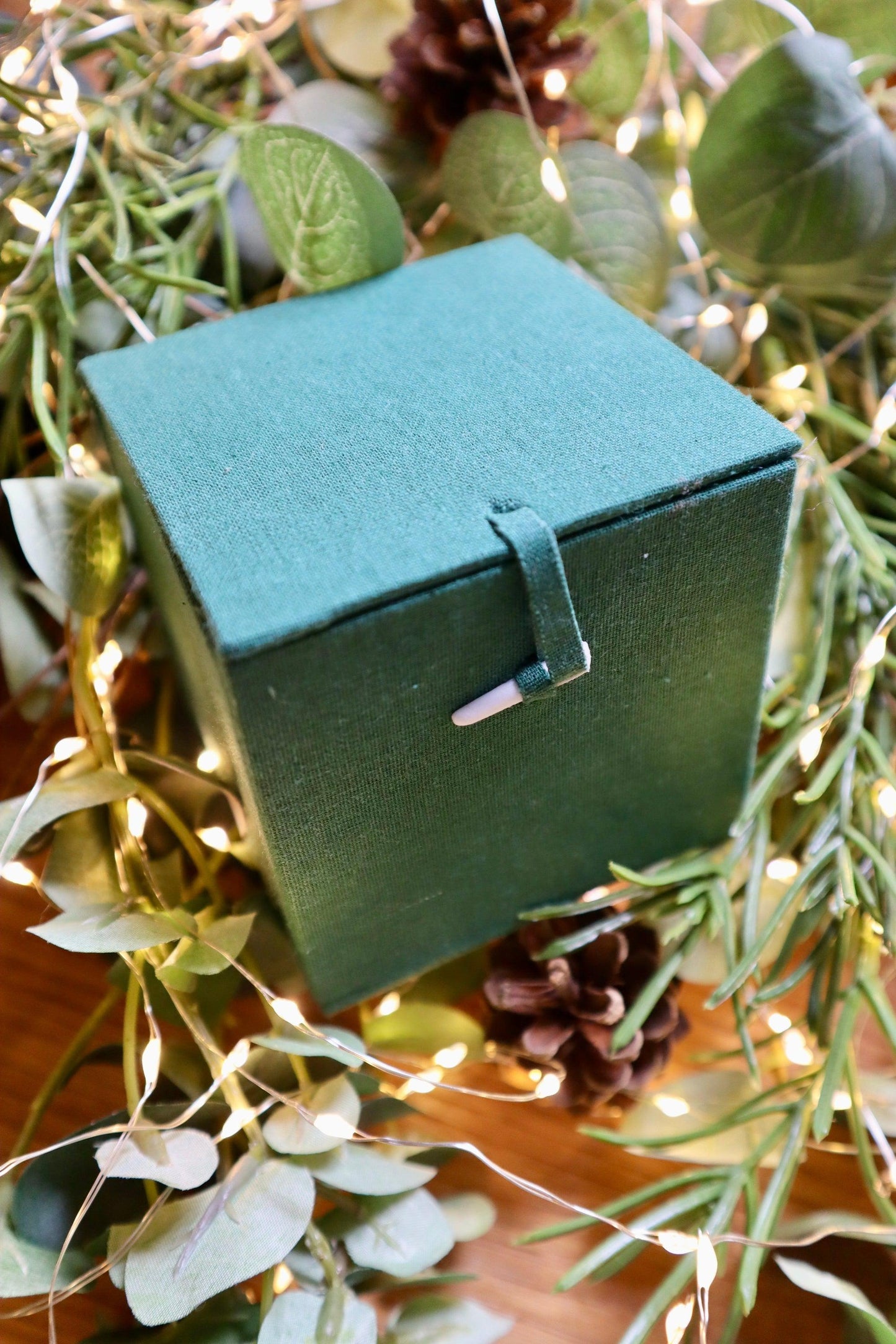 Dark green velvet Scottish Christmas decoration gift box for Christmas decoration bauble
